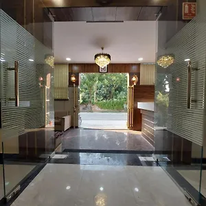 Taj Point Manage By Taj Sunrise Group Проживание в семье